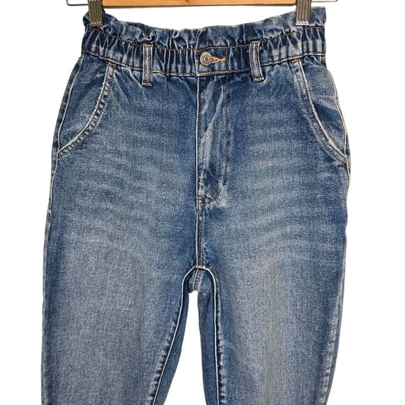 BDG Women's 24 Medium Wash Elastic High Waist  Blue Denim Mom Jeans - Picture 2 of 15